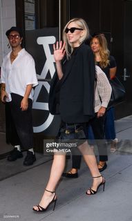 Vanessa Kirby feet photo thumbnail