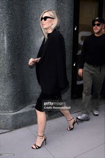 Vanessa Kirby feet photo thumbnail