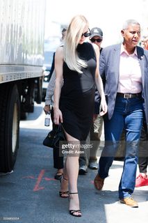 Vanessa Kirby feet photo thumbnail