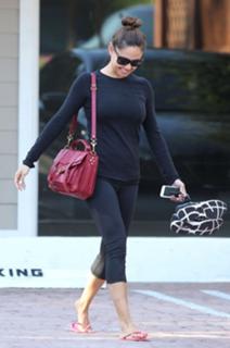 Vanessa Lachey feet photo thumbnail