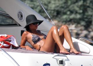 Vanessa Lachey feet photo thumbnail