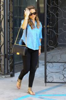 Vanessa Lachey feet photo thumbnail