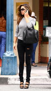 Vanessa Lachey feet photo thumbnail
