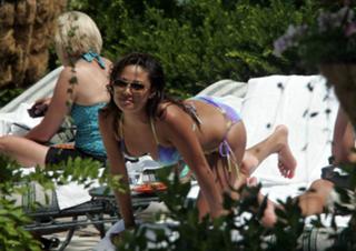 Vanessa Lachey feet photo thumbnail