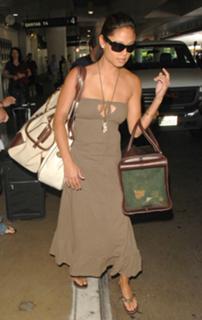 Vanessa Lachey feet photo thumbnail