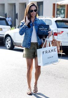 Vanessa Lachey feet photo thumbnail