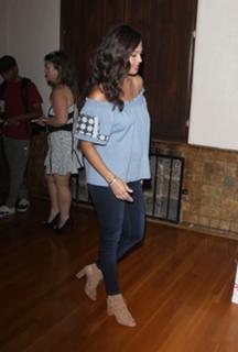 Vanessa Lachey feet photo thumbnail