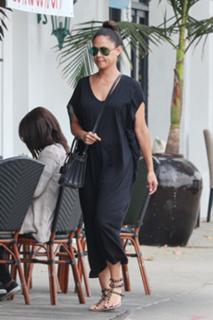 Vanessa Lachey feet photo thumbnail
