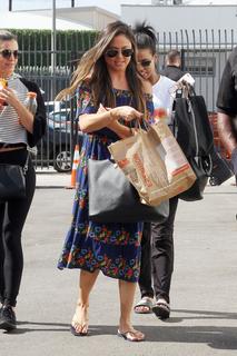 Vanessa Lachey feet photo thumbnail