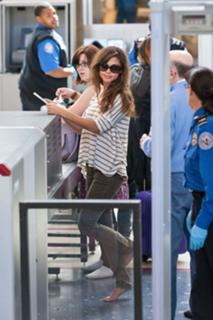 Vanessa Lachey feet photo thumbnail