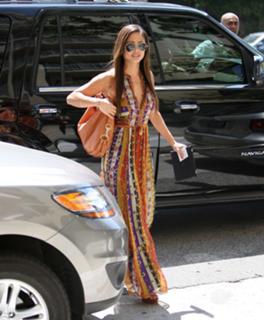 Vanessa Lachey feet photo thumbnail