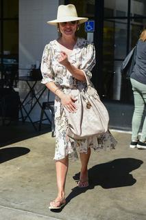 Vanessa Lachey feet photo thumbnail