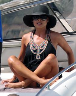 Vanessa Lachey feet photo thumbnail