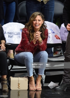 Vanessa Lachey feet photo thumbnail
