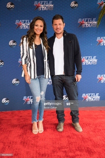 Vanessa Lachey feet photo thumbnail