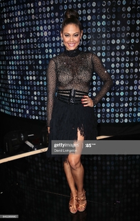 Vanessa Lachey feet photo thumbnail