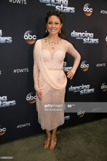 Vanessa Lachey feet photo thumbnail