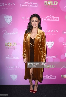 Vanessa Lachey feet photo thumbnail