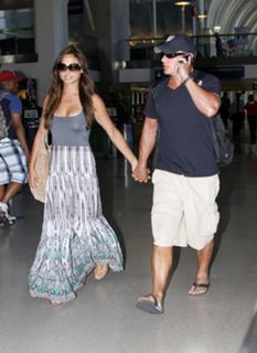Vanessa Lachey feet photo thumbnail