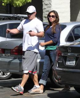 Vanessa Lachey feet photo thumbnail