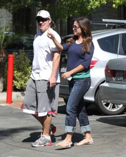 Vanessa Lachey feet photo thumbnail