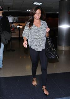 Vanessa Lachey feet photo thumbnail