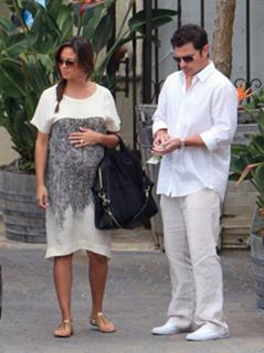 Vanessa Lachey feet photo thumbnail