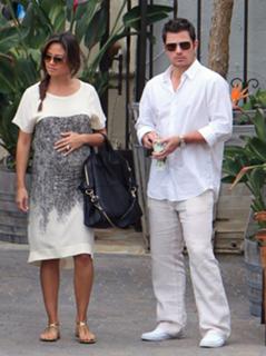 Vanessa Lachey feet photo thumbnail