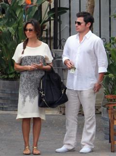 Vanessa Lachey feet photo thumbnail