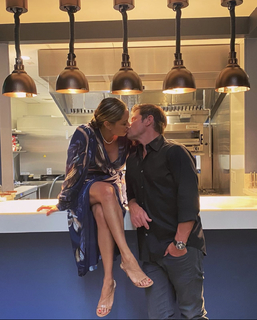 Vanessa Lachey feet photo thumbnail