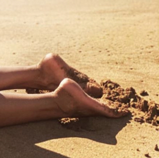 Vanessa Lachey feet photo thumbnail