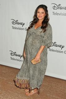 Vanessa Lachey feet photo thumbnail