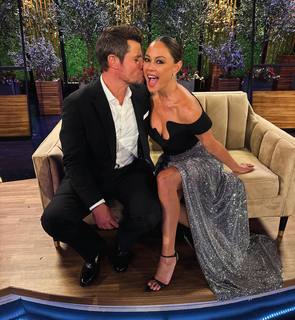 Vanessa Lachey feet photo thumbnail