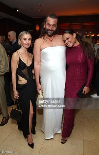 Vanessa Lachey feet photo thumbnail