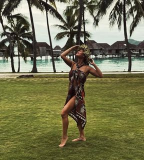 Vanessa Lachey feet photo thumbnail