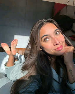 Vanessa Lopes feet photo 3