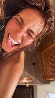 Vanessa Lopes feet photo 6
