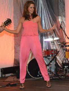 Vanessa Mai feet photo thumbnail