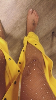 Vanessa Mai feet photo thumbnail