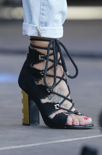 Vanessa Mai feet photo thumbnail