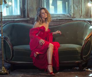 Vanessa Mai feet photo thumbnail