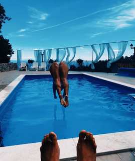 Vanessa Mai feet photo thumbnail