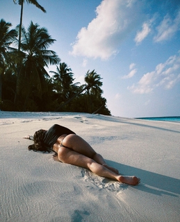 Vanessa Mai feet photo thumbnail