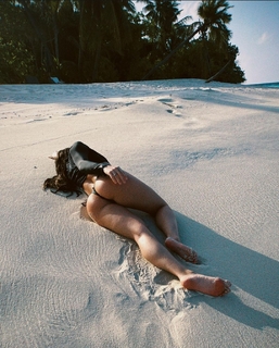 Vanessa Mai feet photo thumbnail