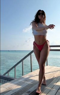 Vanessa Mai feet photo thumbnail