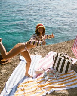 Vanessa Mai feet photo thumbnail