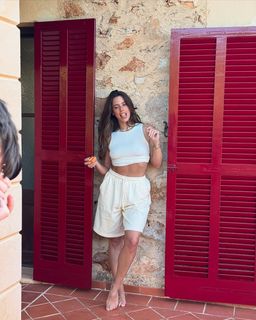 Vanessa Mai feet photo thumbnail