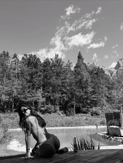 Vanessa Mai feet photo thumbnail