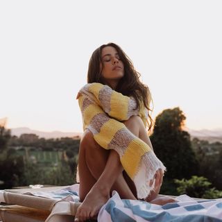 Vanessa Mai feet photo thumbnail