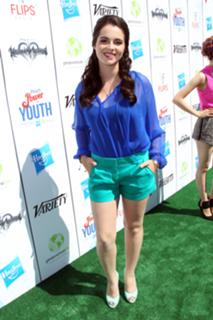 Vanessa Marano feet photo thumbnail
